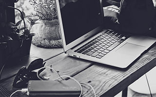 意甲媒体透露：米兰球员拉比奥特认为，迈尼昂能留下将是最伟大的引援